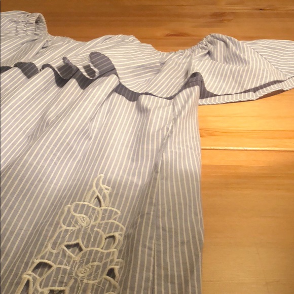 Light blue striped off the shoulder - Picture 2 of 3